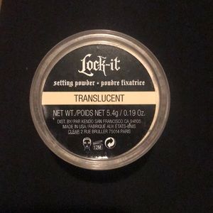 Kat Von D Lock it setting powder Translucent
